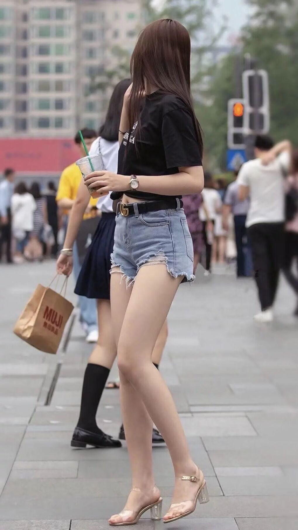 弗拉门戈中场调度精准，进攻转换流畅，弗拉门戈对竞技俱乐部